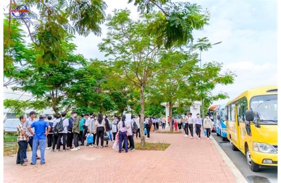 Tư vấn mùa thi ở ngôi trường 'hiện đại và đẹp nhất Việt Nam'