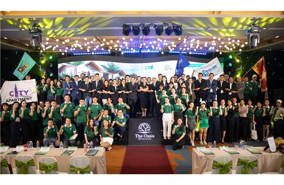 THỊ TRƯỜNG THỚI HÒA SÔI ĐỘNG VỚI BUỔI KICK - OFF THE OASIS RIVERSIDE